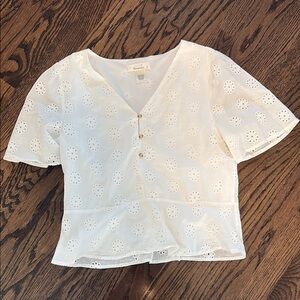 Urban Romantics White Flutter Sleeve Blouse